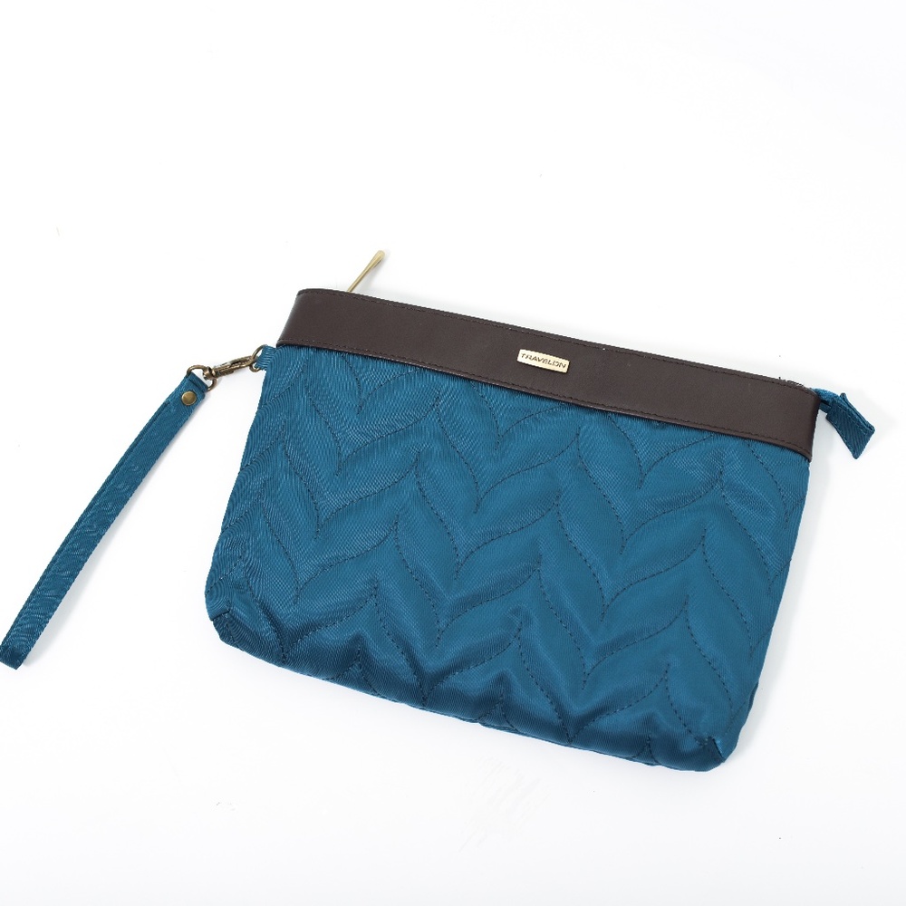Travelon Quilted Teal Blue Medium Size Wristlet With Anti Theft RFID Blocking